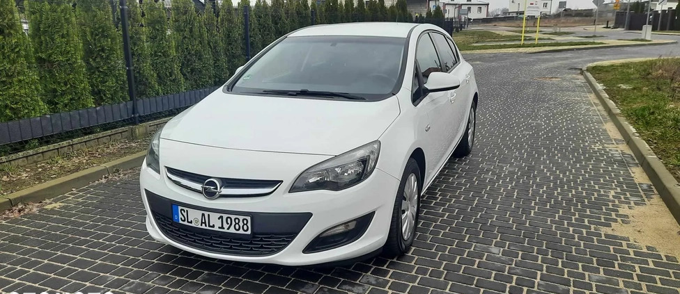 Opel Astra cena 26900 przebieg: 203000, rok produkcji 2015 z Czersk małe 254